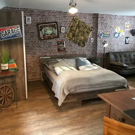 Domizil Industrial Apartman *